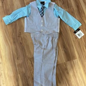 NWT - Infant boys suit 12 months - Perfect for Easter